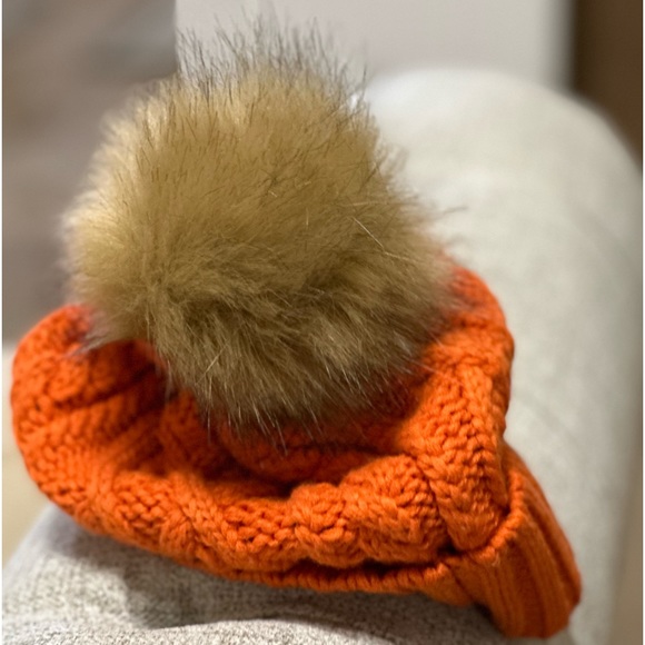 Pom beanie/ hat - Picture 4 of 4